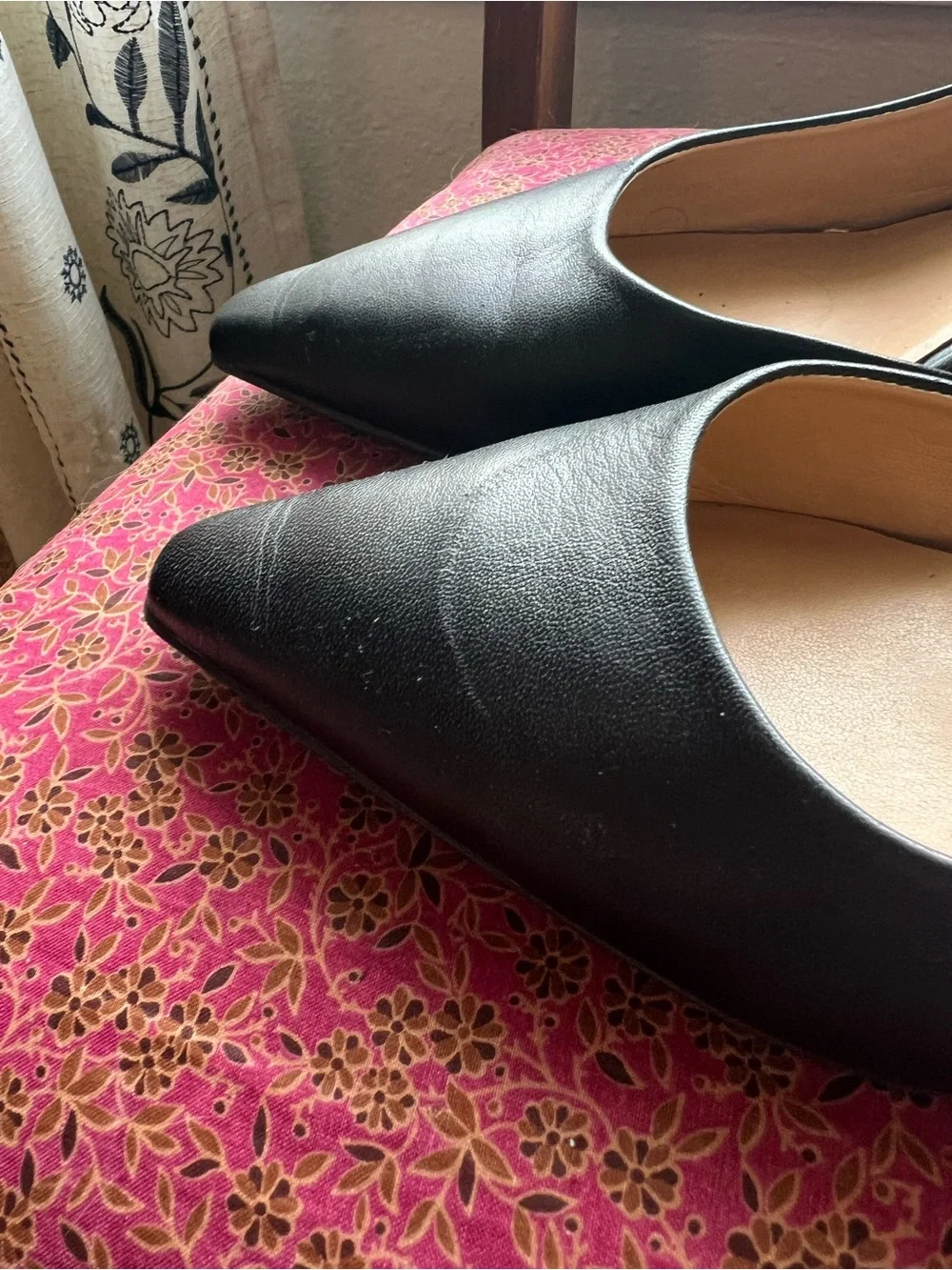Naturalizer Black Pointed-Toe Leather Pumps